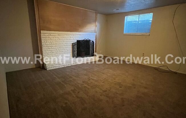 4 beds, 2 baths, 2,200 sqft, $1,995, Unit 1787 Lincoln Lane