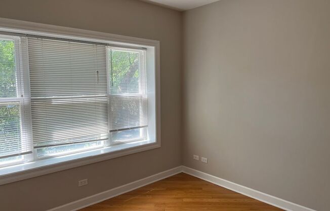 2120 W Arthur
