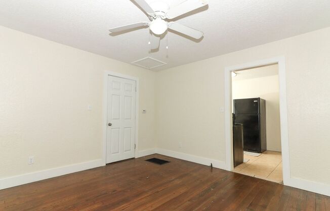 2 beds, 1 bath, $1,295