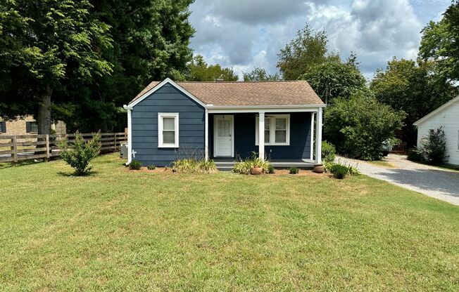 Nature Lovers - 3 Bed, 1 Bath Home w/ 1 Car Garage Close to Downtown Franklin