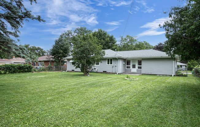 2 bed, 1 bath –1270 SF – Nice Ranch Single Family Home (Appleton)