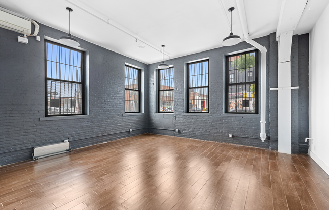 Studio, $4,700, Unit 1M