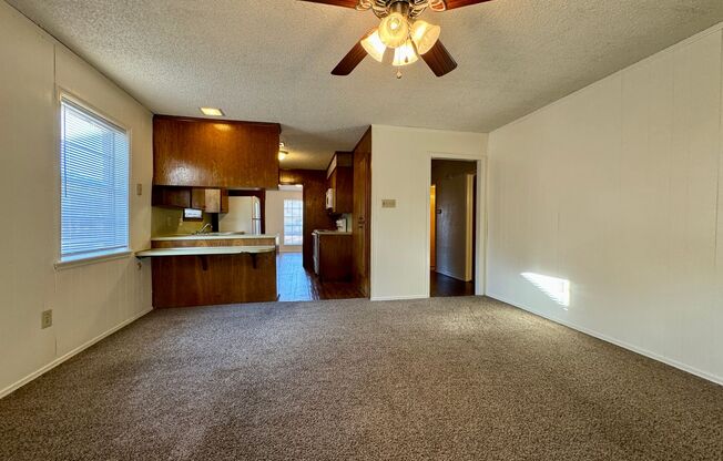 2 beds, 1 bath, $1,295