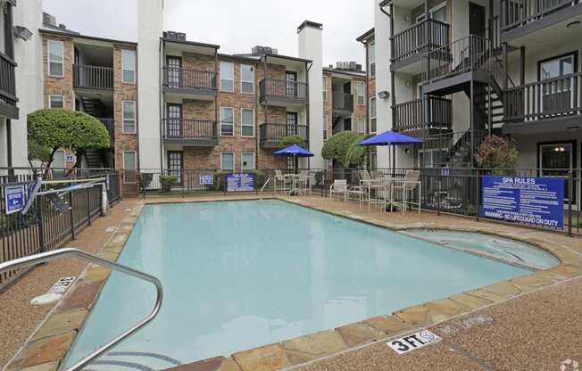 The Baxter Apartments swimming pool