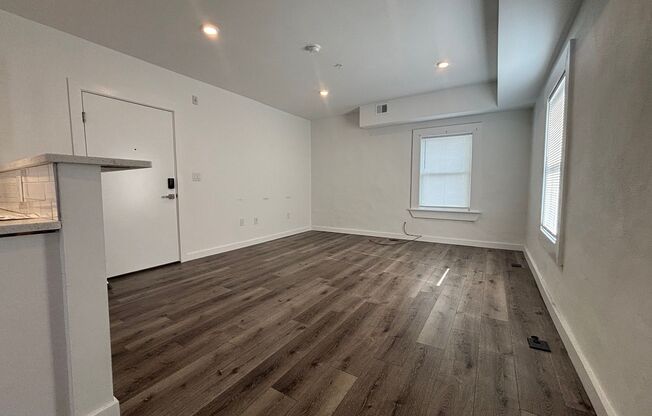 240- 242 E Girard