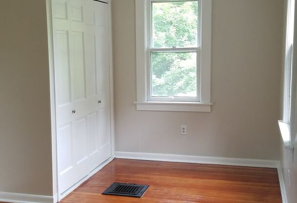 2 beds, 1.5 baths, $1,700, Unit 414 Fourth Street