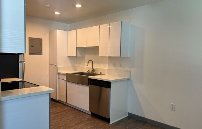 2 beds, 1 bath, 950 sqft, $2,930, Unit D004
