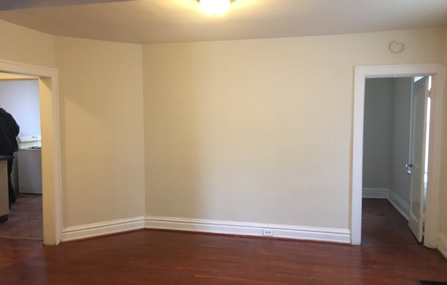 2 beds, 1 bath, 1,100 sqft, $995, Unit LL