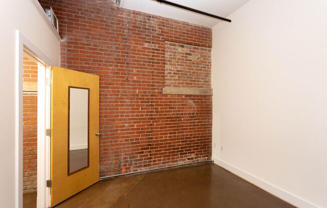 1 bed, 1 bath, 700 sqft, $1,350, Unit 102
