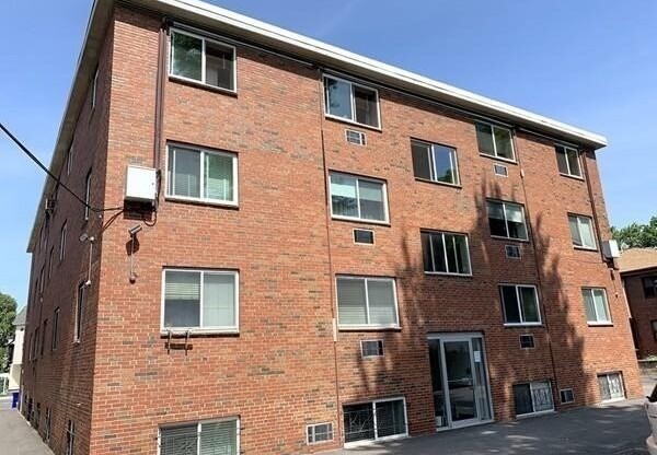 2 beds, 1 bath, 650 sqft, $2,500, Unit 17