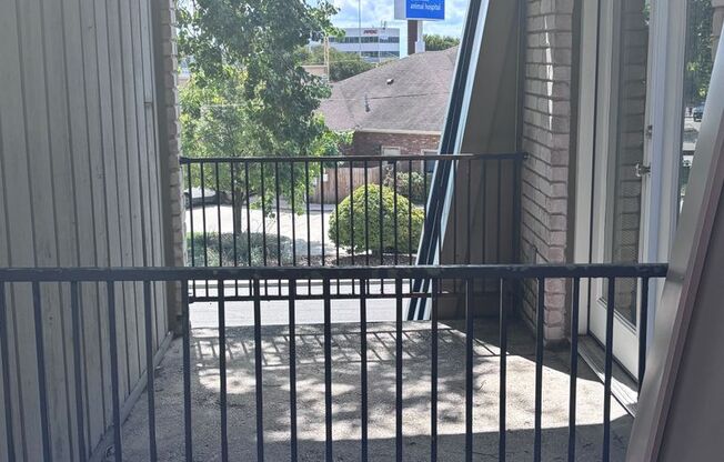 2 beds, 1 bath, 873 sqft, $1,120, Unit 02-0202