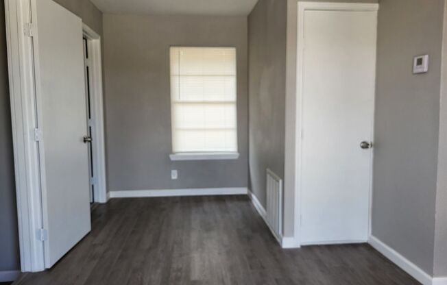 1/1 rear apartment ready for move-in WITH UTILITIES INCLUDED