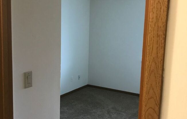 3 beds, 1 bath, 1,040 sqft, $1,695, Unit 3164-206