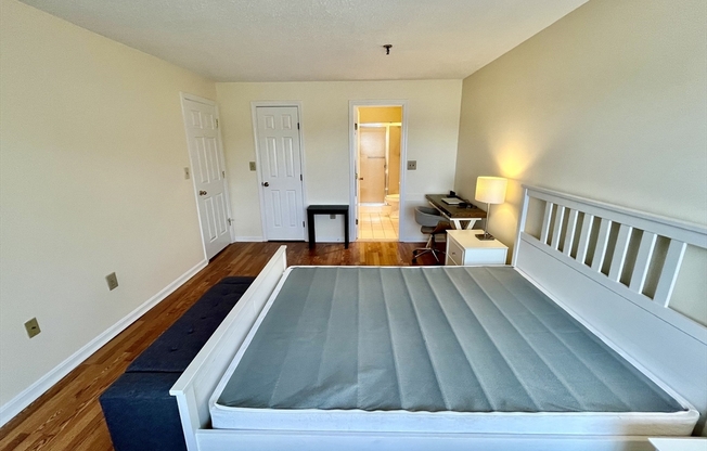 2 beds, 2 baths, 1,206 sqft, $3,000, Unit 205