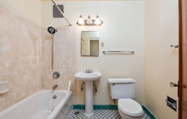 1 bed, 1 bath, 827 sqft, $1,795, Unit 206