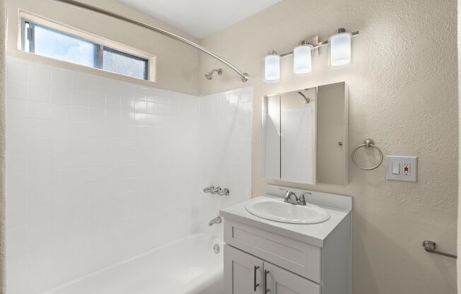 1 bed, 1 bath, 750 sqft, $1,750, Unit 24