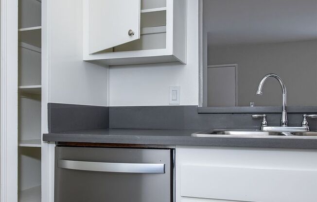 2 beds, 1.5 baths, 990 sqft, $2,395, Unit 241