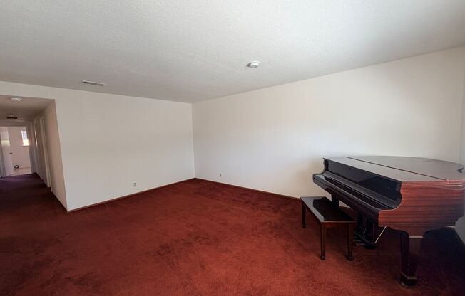 4bd/2ba - Bedroom Home with a Lap Pool! Excellent Location!!