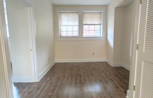 Cozy 1BR in historic Bingham Place building on North St in Bristol!