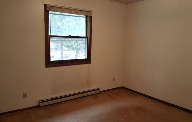 2 beds, 1 bath, $775, Unit 3214 #03