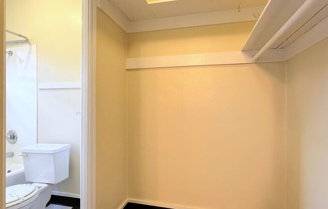 Studio, 1 bath, 450 sqft, $1,195, Unit 104