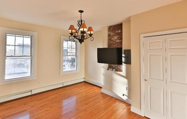 4 beds, 2 baths, $4,600, Unit 2