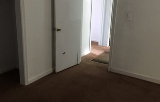 3 beds, 1 bath, $915