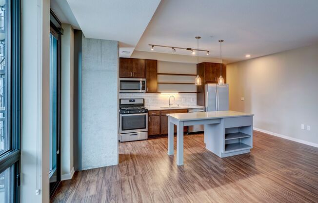 2 beds, 2 baths, 957 sqft, $2,999, Unit 915