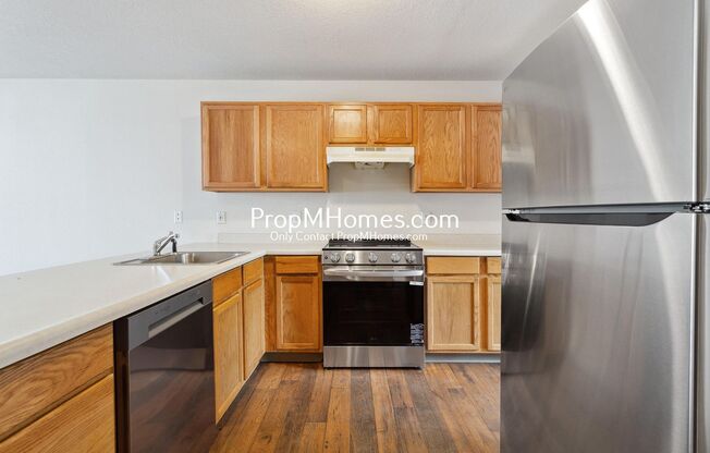 Updated 2 Bedroom Duplex in SE! Brand New Appliances!
