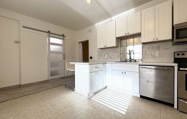 AVAILABLE NOW! RENOVATED 1 Bedroom 1 Bathroom Apartment in Cathedral City