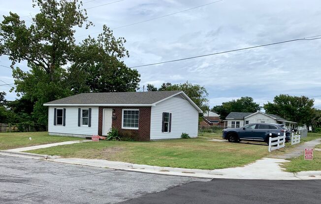 Spooky $aving on this 3 Bedrooms 2 blocks to water and Morehead City Waterfront