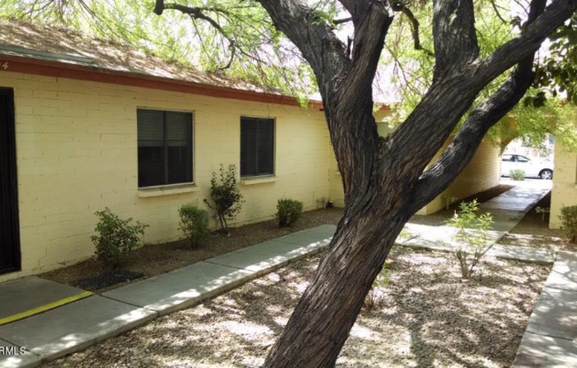 904 W MALIBU DR