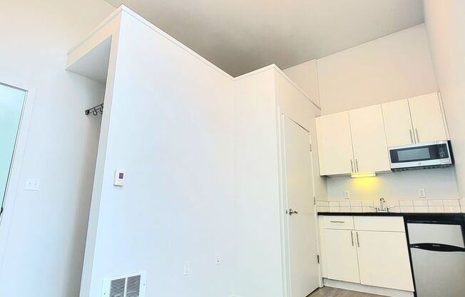 Studio, 1 bath, 157 sqft, $950