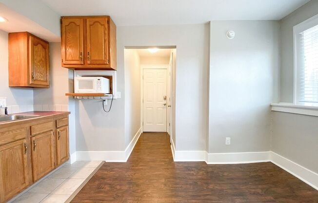 1 bed, 1 bath, 350 sqft, $820, Unit Unit 302