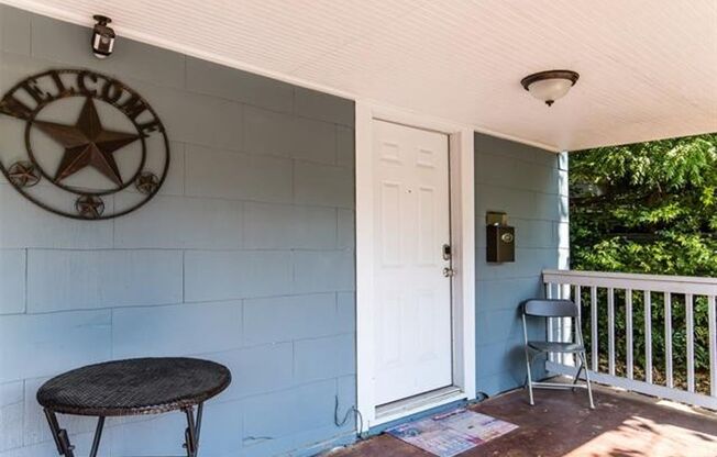 Updated 2-Bedroom Duplex in Bishop Arts – Private Yard + Washer/Dryer! Bishop Arts District