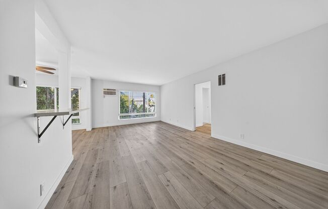2 beds, 2 baths, $2,800, Unit 017#201
