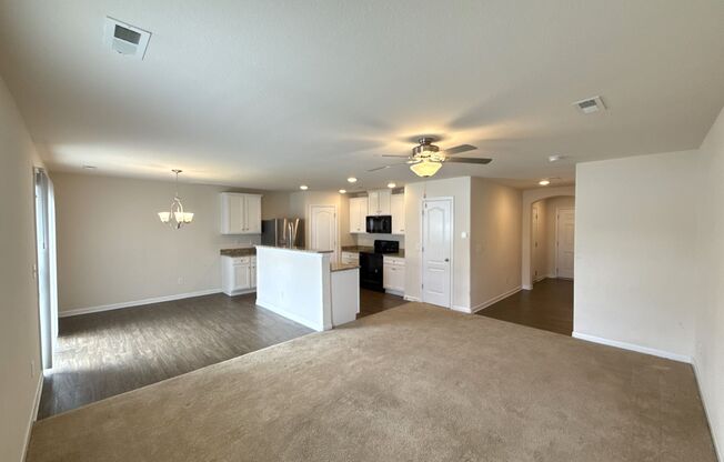 Townhome in Pawcreek Village!
