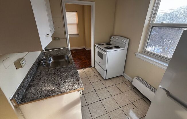 1 bed, 1 bath, $950, Unit C43