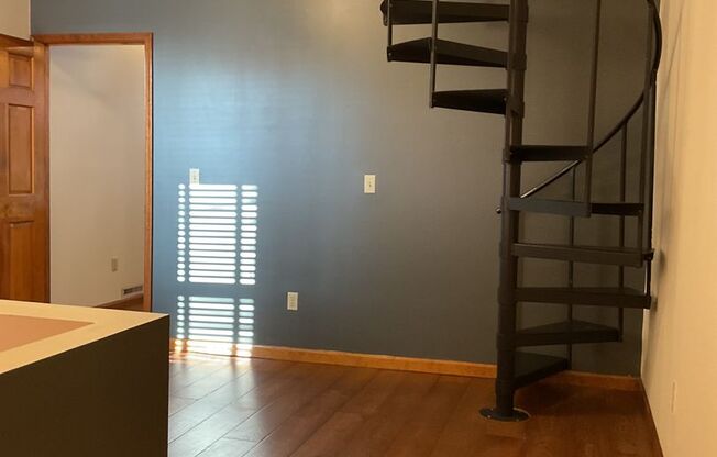 2 beds, 1 bath, $2,195