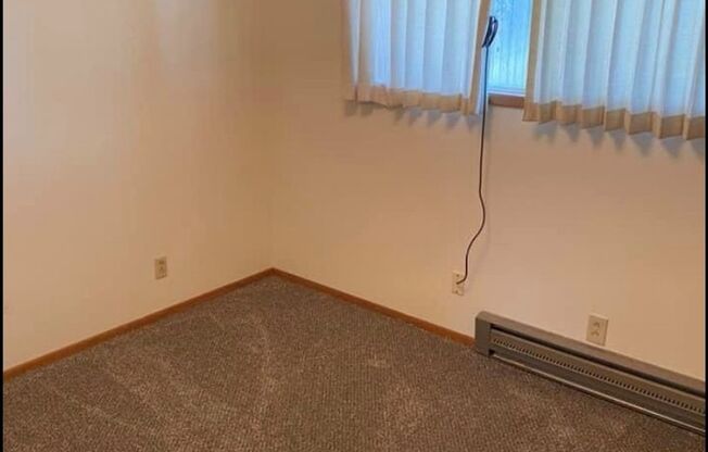 2 beds, 1 bath, 850 sqft, $1,300, Unit 47