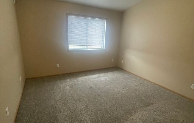 2 beds, 1 bath, 1,116 sqft, $1,260, Unit 1319