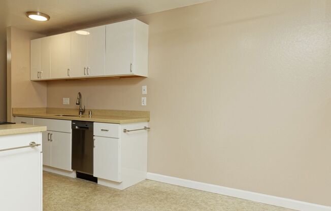 2 beds, 1 bath, 900 sqft, $2,775, Unit 202