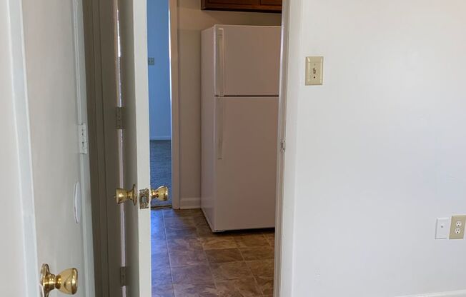 1 bed, 1 bath, 550 sqft, $935, Unit 8