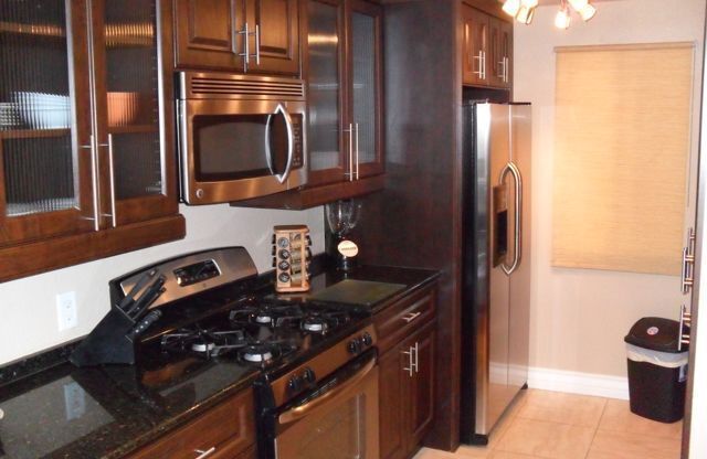 2 beds, 2 baths, $1,995, Unit 113