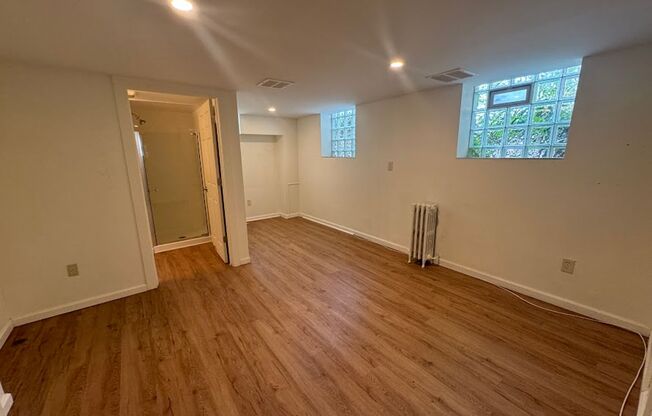 3 beds, 2 baths, $2,325, Unit 114B