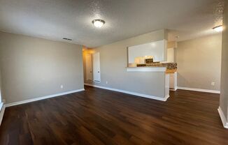 AVAILABLE NOW 2 bedroom 2 Bath Apartment In River Oaks Area!