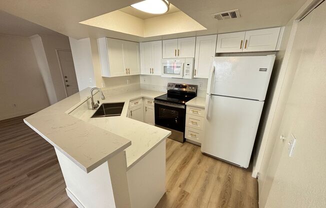 Beautiful 2Bed/2Bath 1st Floor Condo located near Boca Park!