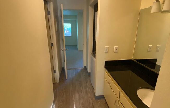 1 bed, 1 bath, 700 sqft, $1,548, Unit 0095