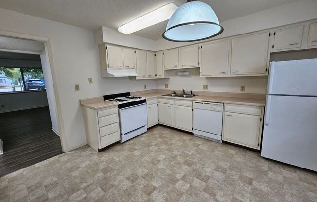 1 bed, 1.5 baths, 825 sqft, $1,095, Unit Z-03