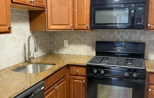 2 beds, 1 bath, 680 sqft, $2,500, Unit 15-31